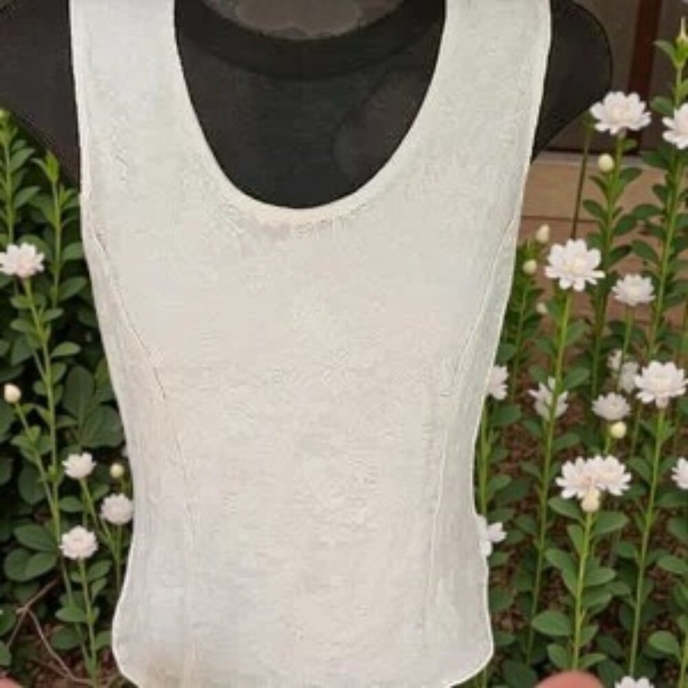 Elegant White Lace Sleeveless Top